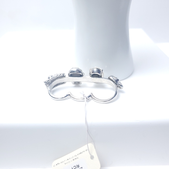 3 Figure Silver Skull and stone Ring - Picture 5 of 7